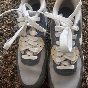 Grey Airmax 90 shoes